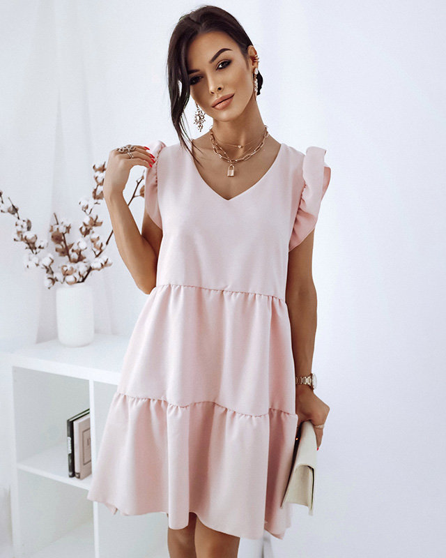 Пастельное розовое платье с воланами