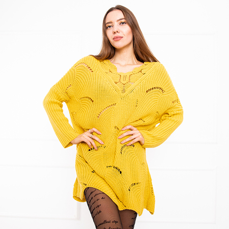Желтый женский удлиненный свитер с отделкой