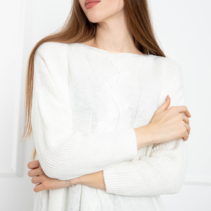 Белый женский удлиненный свитер