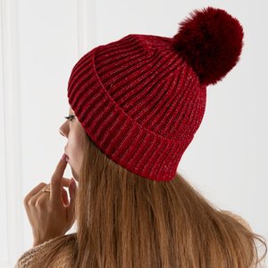 Бордовая женская шапка с помпоном