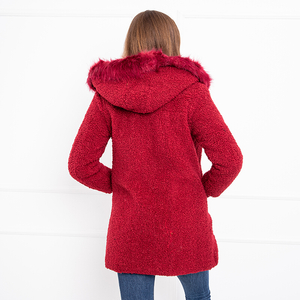 Красная женская куртка с капюшоном