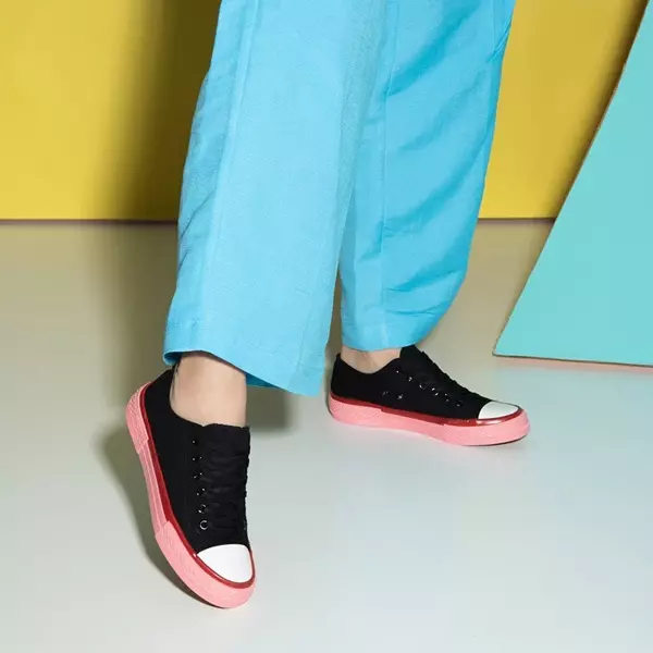 OUTLET Женские черные кроссовки на розовой подошве Werisa - Обувь