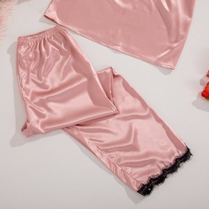Розовая женская пижама с кружевом