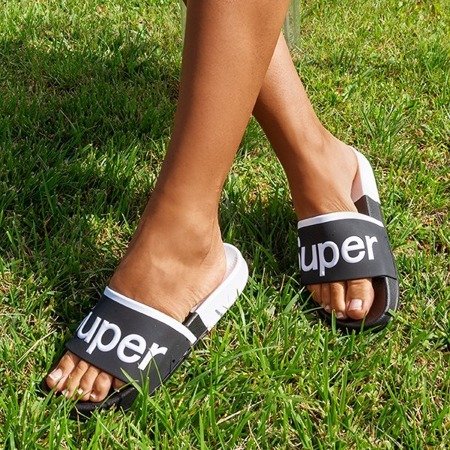 Жіночі чорні босоніжки з написом Supera - Взуття