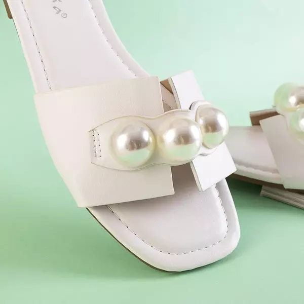 OUTLET Білі жіночі тапочки з перлинами Teonilla - Взуття