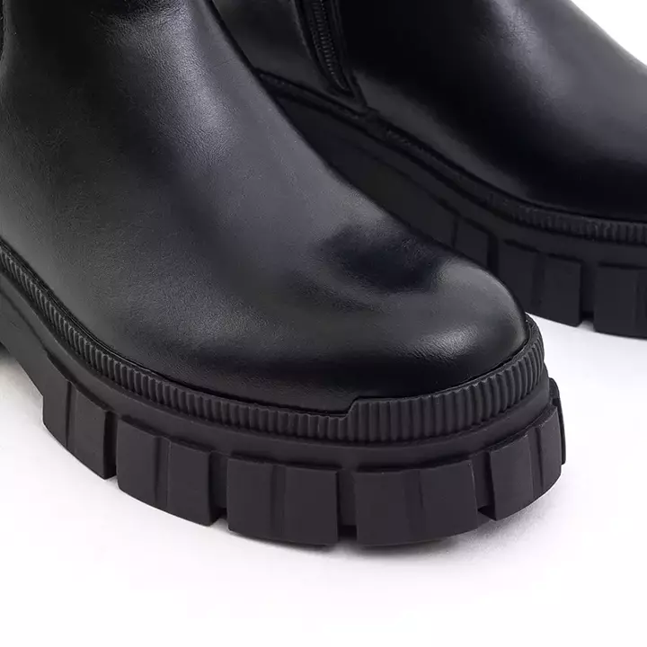 OUTLET Чорні жіночі черевики на плоских підборах Petia - Взуття