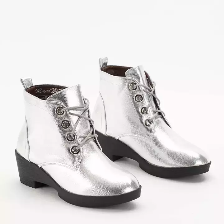 OUTLET Сріблясті жіночі черевики на плоскому каблуці на шнурівці Tivera - Взуття