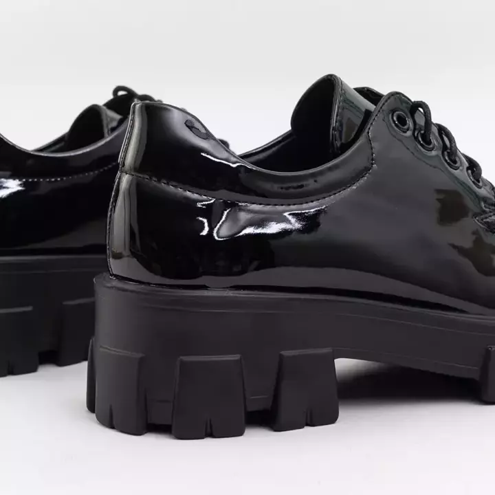 OUTLET Жіночі чорні лаковані туфлі Diaz - Взуття