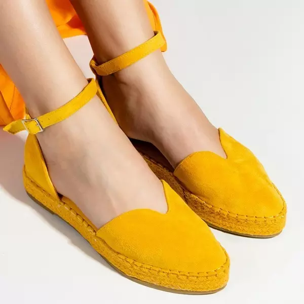 OUTLET Жовті жіночі босоніжки а -ля еспадрільї на платформі Monata - Взуття