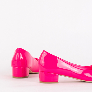 Рожеві лаковані туфлі на плоских підборах Marisola