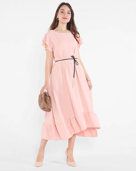 Світло-рожева жіноча сукня з оборками