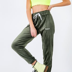 Темно-зелені велюрові спортивні штани з вишитим написом - Одяг