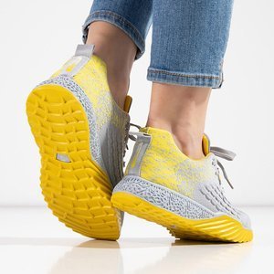 Жіноче спортивне взуття сірого та жовтого кольору - Взуття