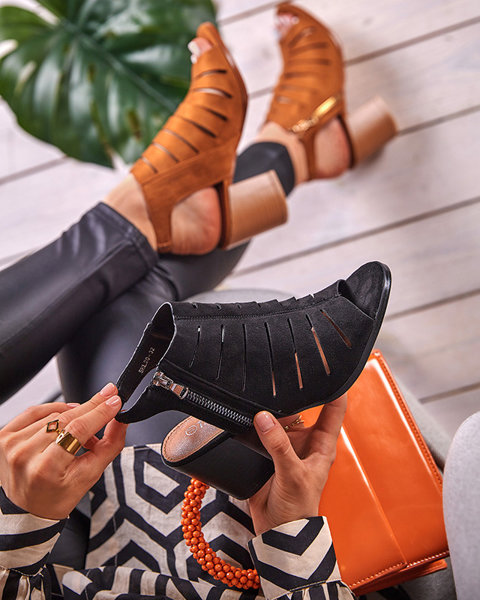 Жіночі босоніжки з коричневими вирізами Athief - Взуття